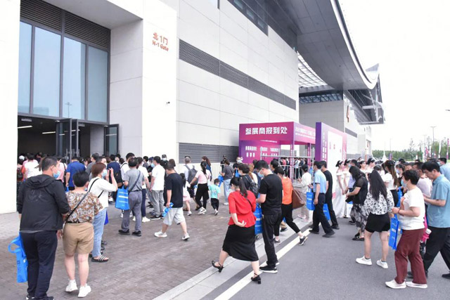 假期首日丨文体用品博览会 × 动漫展 × 蔚来挑战赛联袂亮相会展中心，精彩不容错过